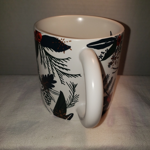 Beautiful 2021 Starbucks Red Berries and Holly Christmas Mug - Picture 4 of 7